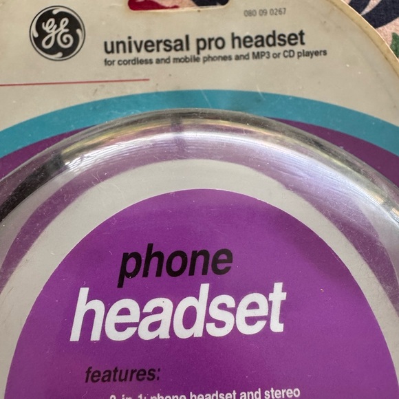 G&E Universal Black Behind-the-Neck Phone Headset with Stereo Earbuds - Picture 3 of 4